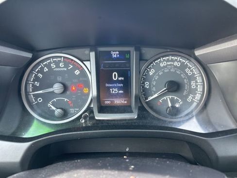 Used 2022 Toyota Tacoma TRD Sport image 15