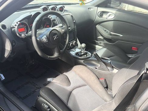 Used 2009 Nissan 370Z Coupe RWD image 4