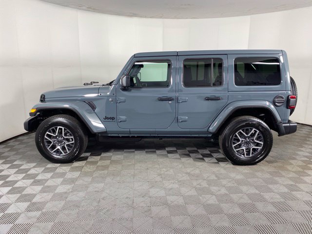 Used 2026 Jeep Wrangler Unlimited Sahara AWD/4WD image 11