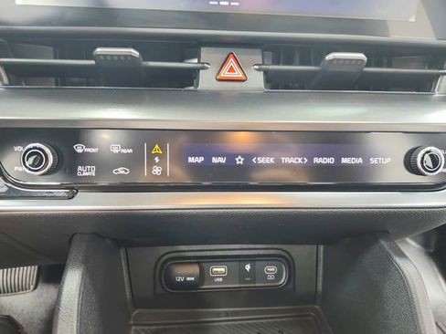 Used 2024 Kia Sportage EX AWD/4WD image 28