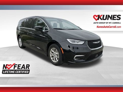 Used 2024 Chrysler Pacifica Touring-L FWD image 1