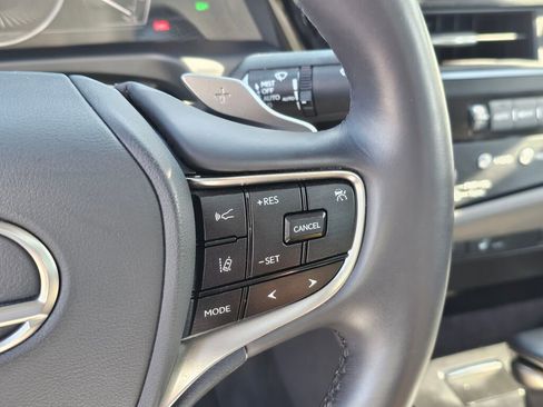 Used 2025 Lexus ES 300h w/ Premium Package FWD image 32