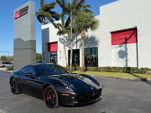 Used 2016 Ferrari California T RWD image 16