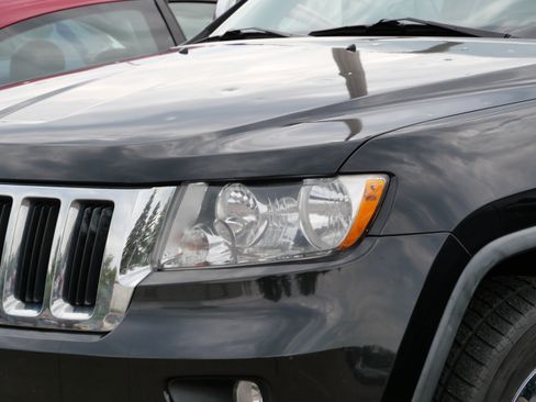 Used 2011 Jeep Grand Cherokee Laredo AWD/4WD image 4