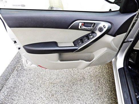 Used 2013 Kia Forte EX FWD image 7