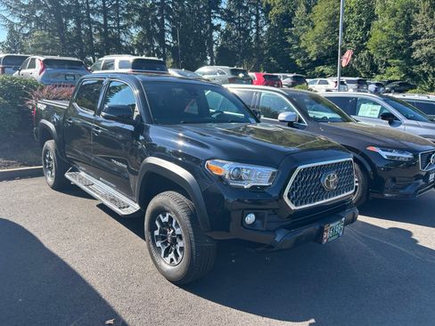 Used 2019 Toyota Tacoma TRD Off-Road AWD/4WD image 3