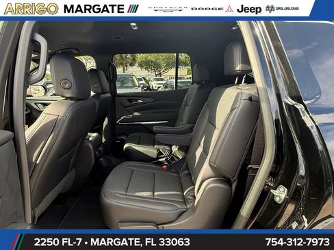 Used 2026 Chevrolet Traverse LT w/ Enhanced Driving Package FWD image 11