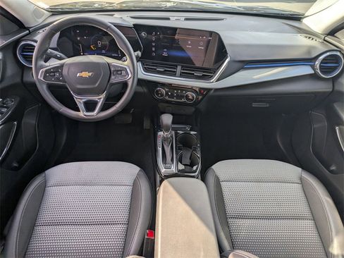 Used 2025 Chevrolet Trax LT w/ LT Convenience Package image 25