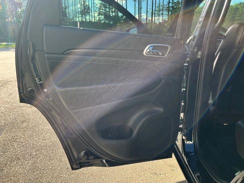Used 2018 Jeep Grand Cherokee Altitude AWD/4WD image 14