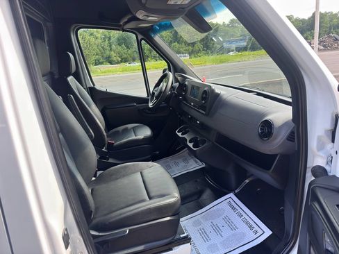 Used 2023 Mercedes-Benz Sprinter 2500 image 26