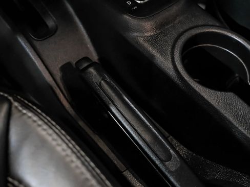 Used 2015 Jeep Wrangler Unlimited Sahara w/ Connectivity Group image 23