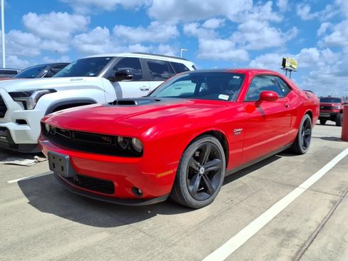 Used 2018 Dodge Challenger R/T Plus RWD image 4
