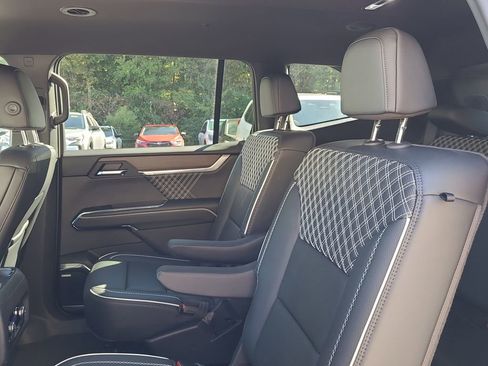 Used 2025 GMC Acadia Denali image 11