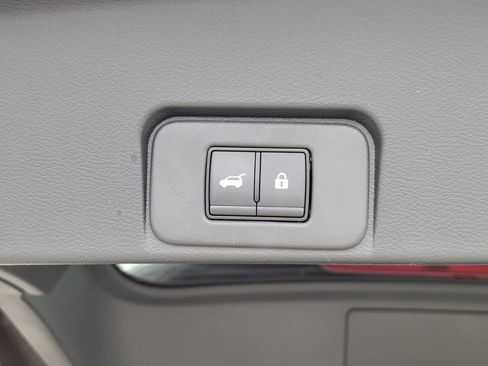 Used 2025 Nissan Rogue Platinum image 14