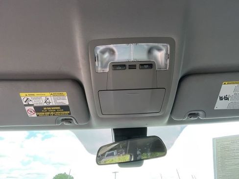 Used 2018 Toyota Highlander LE FWD image 23