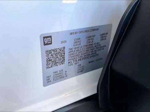 Used 2025 Chevrolet Trax LT FWD image 14