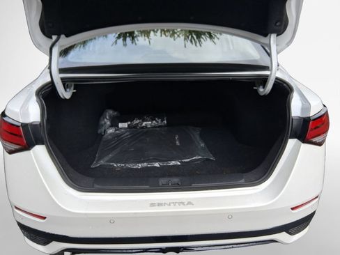 Used 2025 Nissan Sentra SR w/ SR Premium Package FWD image 25