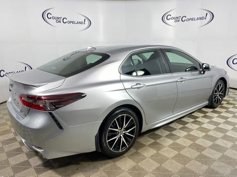 Used 2023 Toyota Camry SE w/ Cold Weather Package image 7