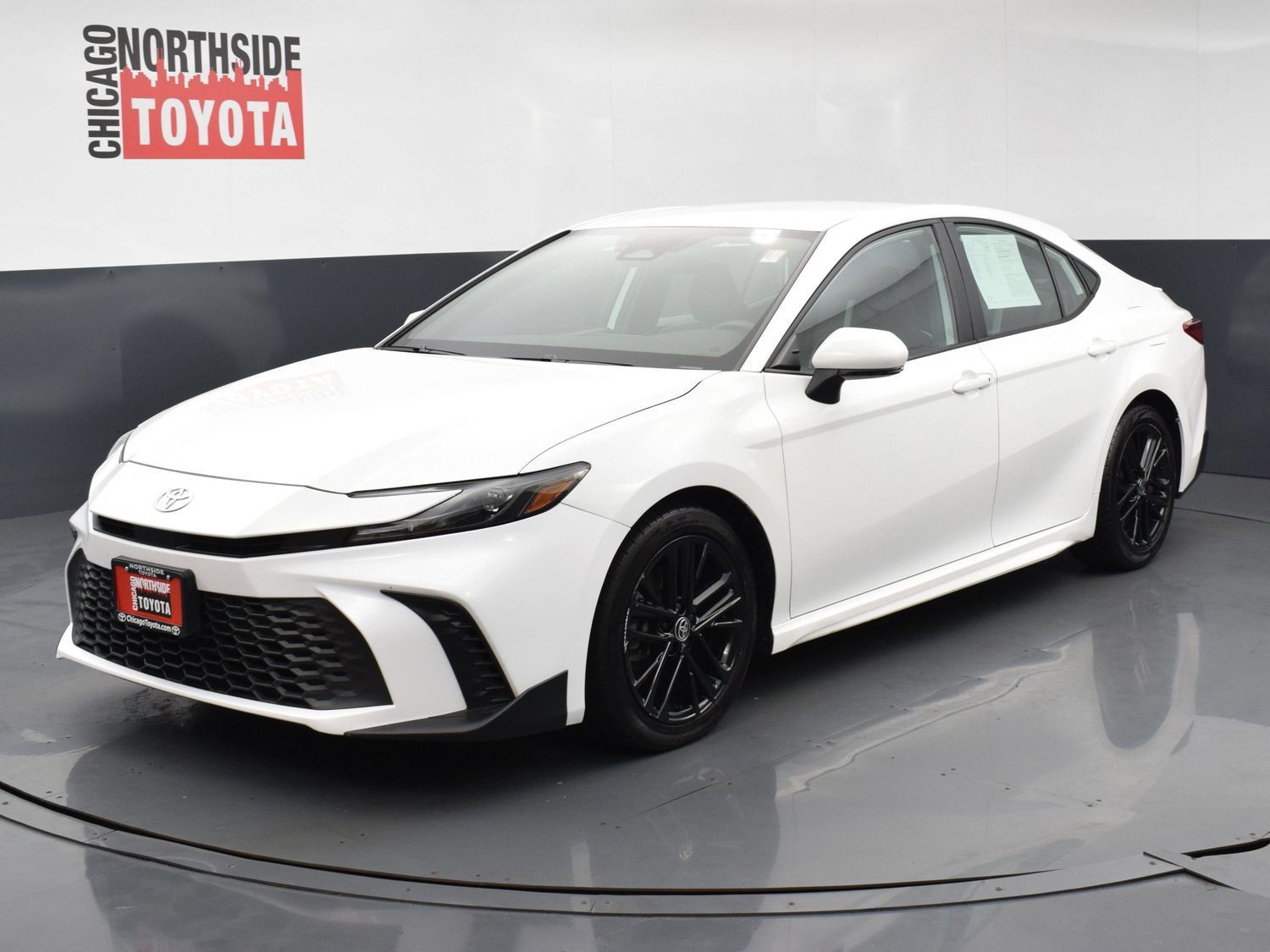 Used 2025 Toyota Camry SE FWD image 8