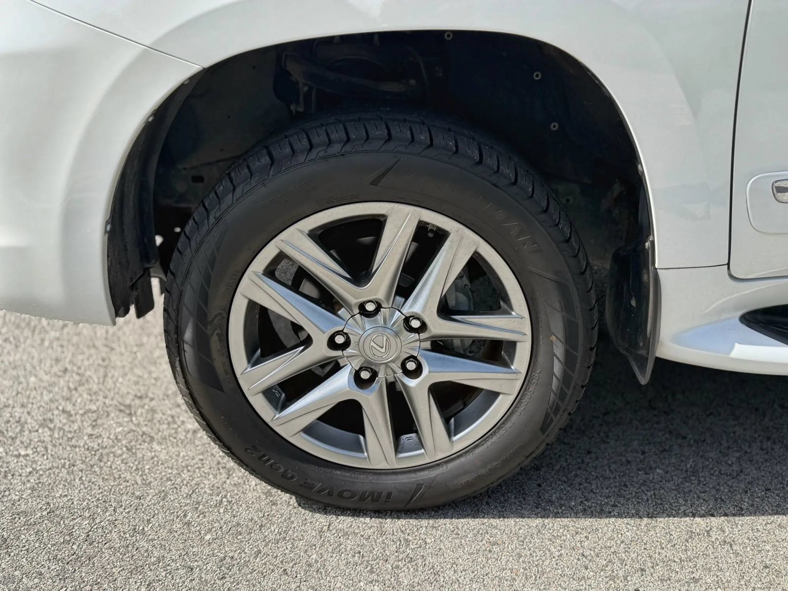 Used 2013 Lexus LX 570 4WD w/ Luxury Pkg image 33