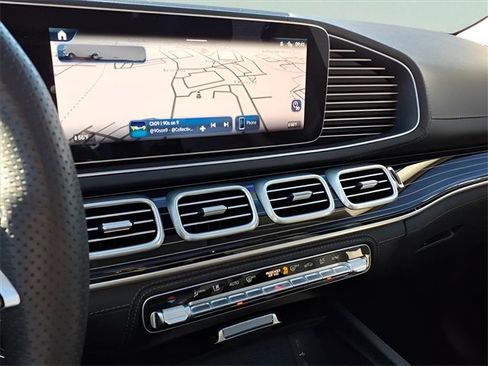 Used 2024 Mercedes-Benz GLS 580 4MATIC image 11