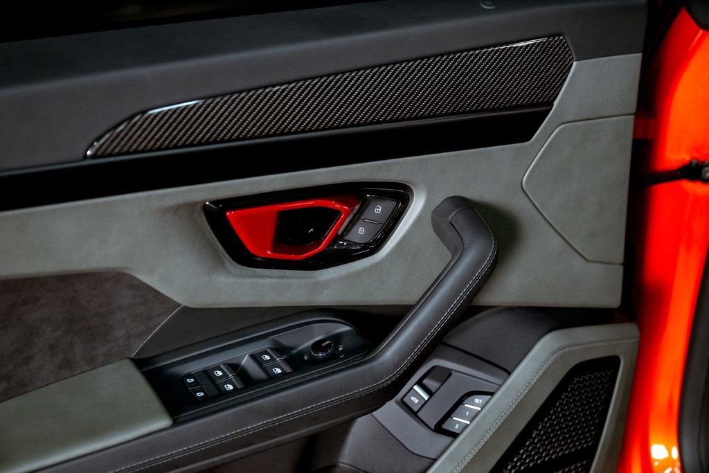 Used 2024 Lamborghini Urus S AWD/4WD image 29