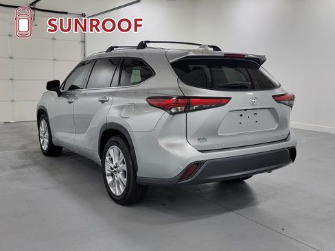 Used 2022 Toyota Highlander Limited FWD image 6
