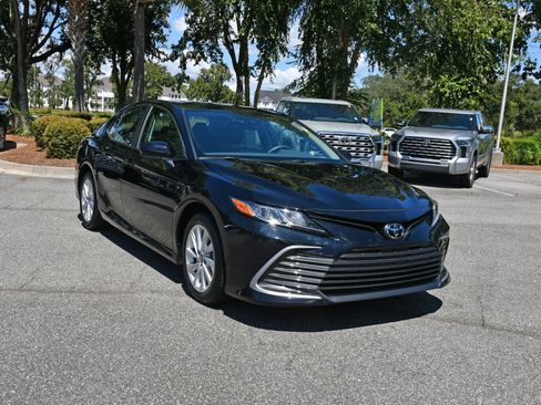 Certified 2024 Toyota Camry LE FWD image 6