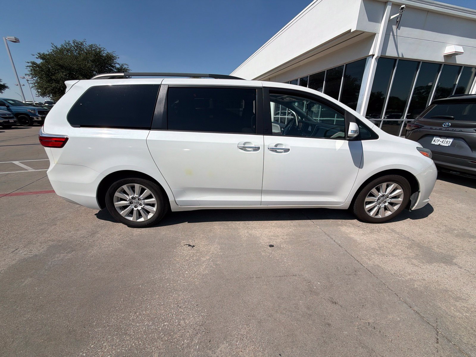 Used 2015 Toyota Sienna Limited FWD image 5