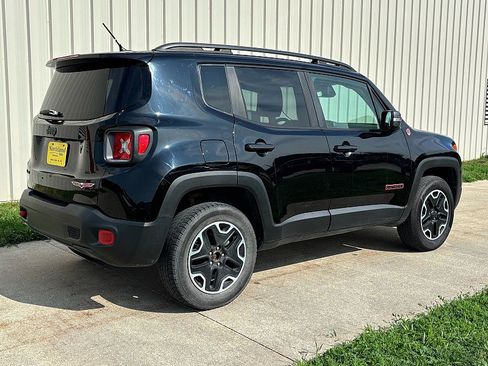 Used 2016 Jeep Renegade Trailhawk AWD/4WD image 5