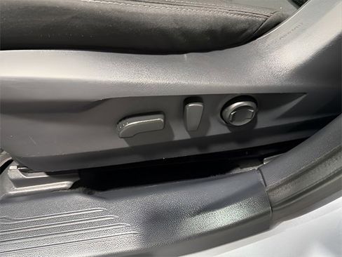 Used 2020 Subaru Outback Premium image 12