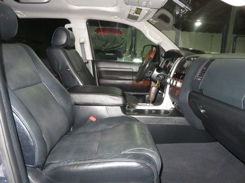 Used 2010 Toyota Tundra Limited w/ Platinum Pkg image 36