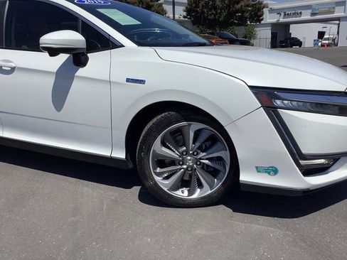 Used 2019 Honda Clarity Plug-In Hybrid image 3