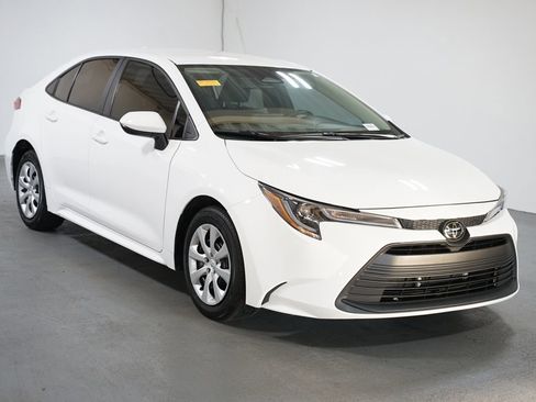 Certified 2024 Toyota Corolla LE image 3