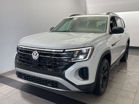 New 2026 Volkswagen Atlas Peak Edition image 3