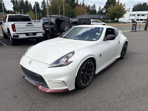 Used 2017 Nissan 370Z NISMO RWD image 1