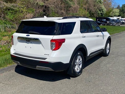 Used 2022 Ford Explorer XLT w/ Equipment Group 202A AWD/4WD image 7
