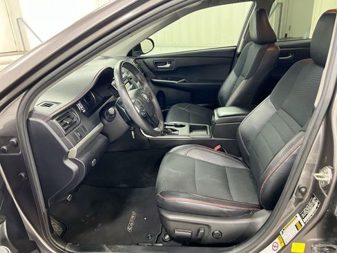 Used 2017 Toyota Camry SE FWD image 19