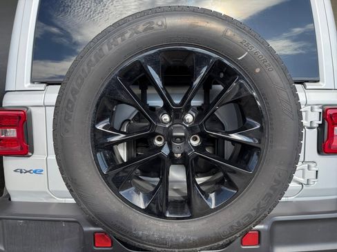 Used 2024 Jeep Wrangler Sahara AWD/4WD image 10