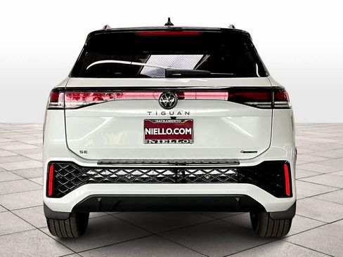 New 2026 Volkswagen Tiguan SE R-Line image 6