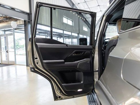 Used 2025 Lexus GX 550 AWD/4WD image 23