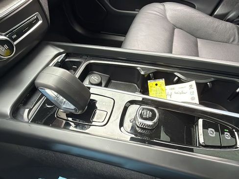 Certified 2025 Volvo XC60 B5 Plus image 20