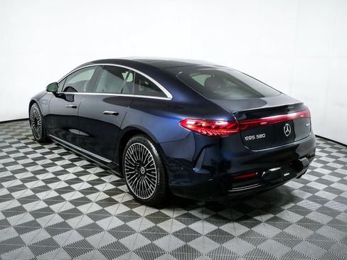 Used 2022 Mercedes-Benz EQS 580 4MATIC Sedan image 3
