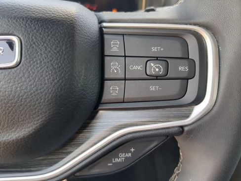 Used 2024 Jeep Wagoneer Series II w/ Flexible Seating Group RWD image 34