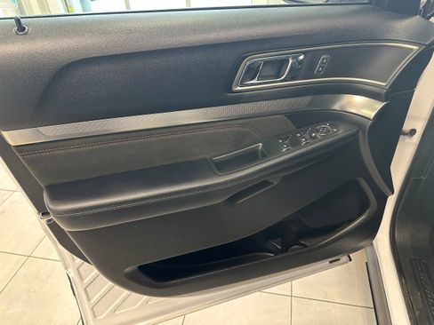 Used 2018 Ford Explorer XLT w/ Equipment Group 202A image 12