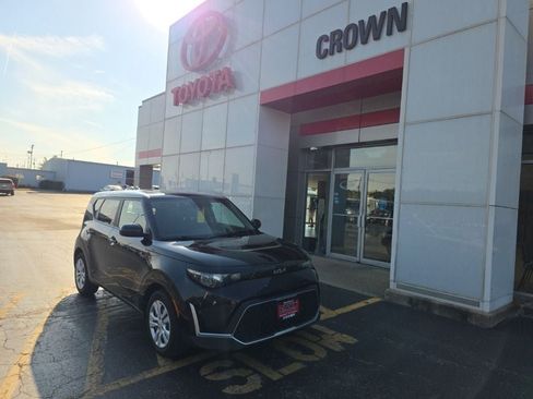 Used 2023 Kia Soul LX FWD image 1