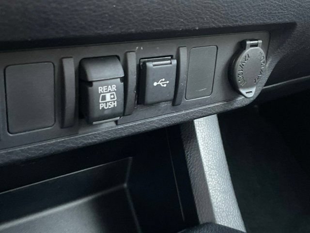 Used 2020 Toyota Tacoma SR5 AWD/4WD image 15