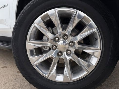 Used 2023 Chevrolet Suburban Premier image 11