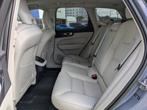 Used 2022 Volvo XC60 B6 Inscription w/ Advanced Package AWD/4WD image 18