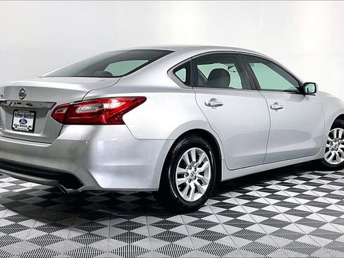Used 2016 Nissan Altima 2.5 S w/ Power Driver Seat Package FWD image 12